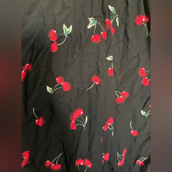 Cherry print adjustable spaghetti straps romper - Picture 6 of 9